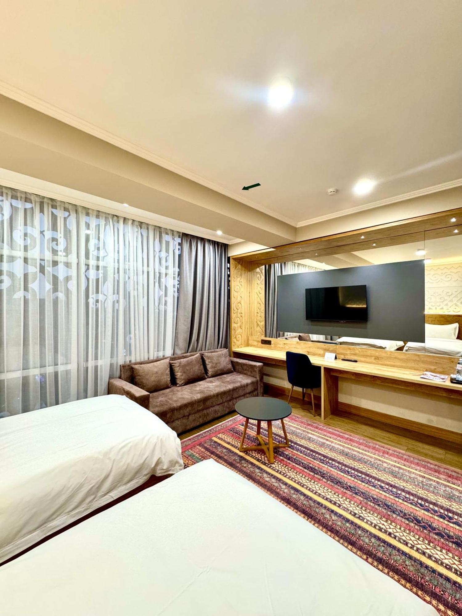 Dami Almaty Hotel Exterior photo